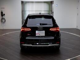 Audi認定中古車、上質なコンディションを持つクルマだけに与えられる特別な称号です。その厳しい認定基準や点検内容、安心の保証などをご紹介します。