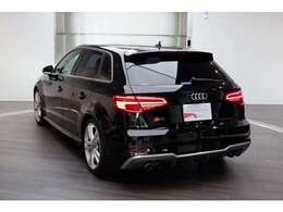 Audi認定中古車は、Audi正規ディーラーがお届けする「Audiが二度認めたAudi」です。Audiならではの保証やサポートを付帯した安心の一台です。