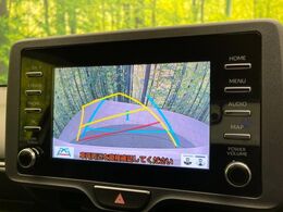 【バックカメラ】駐車時に後方がリアルタイム映像で確認できます。大型商業施設や立体駐車場での駐車時や、夜間のバック時に大活躍！運転スキルに関わらず、今や必須となった装備のひとつです！