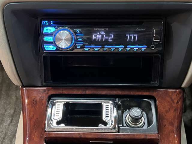 マイルドハイブリッド　アルミホイール　HID　AT　キーレスエントリー　電動格納ミラー　盗難防止システム　ベンチシート　CD　USB　ミュージックプレイヤー接続可　衝突安全ボディ　ABS　エアコン