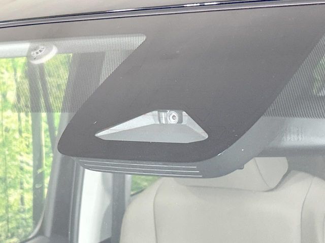 【トヨタセーフティセンス】走行中に前方の車両等を認識し、衝突しそうな時は警報とブレーキで衝突回避と被害軽減をアシスト。より安全にドライブをお楽しみいただけます。