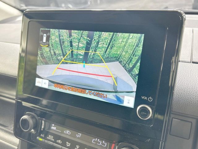 【バックカメラ】駐車時に後方がリアルタイム映像で確認できます。大型商業施設や立体駐車場での駐車時や、夜間のバック時に大活躍！運転スキルに関わらず、今や必須となった装備のひとつです！