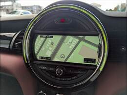 先進のBMW　タッチパッド付きi-driveとほぼ同性能のHDDナビゲーションになります。USBインターフェースやブルートゥースオーディオなど様々な先進機能をお楽しみいただけます。