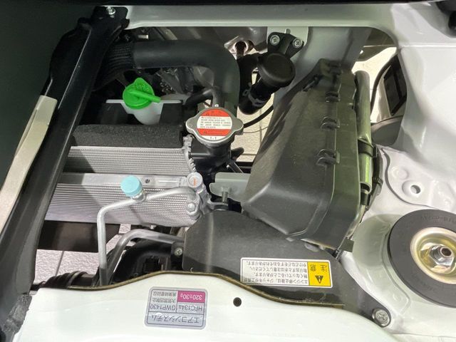 安心の最長10年・走行無制限保証（有償）をご用意。保証内容も充実はもちろん、無料点検＆オイル交換や、年中無休の全国・24時間ロードサービスも付帯されておりますのでご安心下さい。