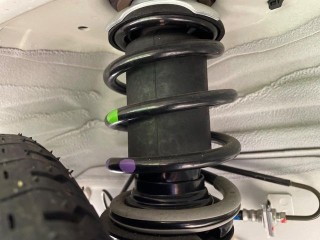 お車を安心してお乗りいただく為には、足回りの定期点検が欠かせません。サービスサポート（有償保証）では無料点検もご提供しており、安心のカーライフをお過ごしいただけるサポート体制が整っています。