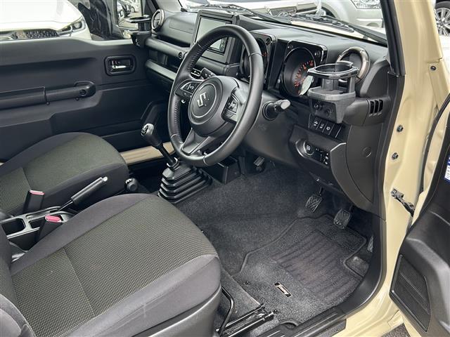 店舗にて現車の確認もいただけますので、お電話で在庫のご確認の上是非ご来店くださいませ。