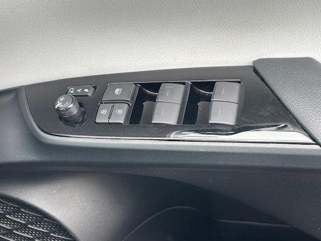 車両販売と整備・保証・クリーニングなどのサービスを自由にお選び頂けます。その上お値打ちなおクルマばかりです。サービスは必要な分だけお選び下さい。