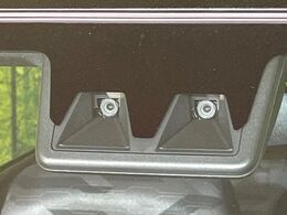 【スマートアシスト】走行中に前方の車両等を認識し、衝突しそうな時は警報とブレーキで衝突回避と被害軽減をアシスト。より安全にドライブをお楽しみいただけます。