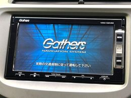 【純正ナビ】人気の純正ナビを装備しております。ナビの使いやすさはもちろん、オーディオ機能も充実！キャンプや旅行はもちろん、通勤や買い物など普段のドライブも楽しくなるはず♪
