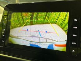 【バックカメラ】駐車時に後方がリアルタイム映像で確認できます。大型商業施設や立体駐車場での駐車時や、夜間のバック時に大活躍！運転スキルに関わらず、今や必須となった装備のひとつです！
