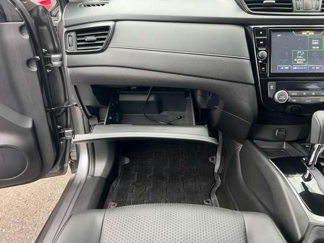 グローブボックス。