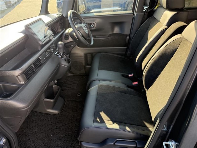 中古車にもボディーコーティング施工できます。一度ボディを磨いてから施工しますので、光沢のある綺麗な状態でお乗りいただけます。お気軽にご相談下さい。