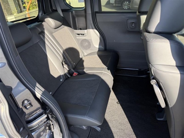 ご納車時には納車点検実施いたします。指定交換部品（エンジンオイル、オイルエレメント、ワイパーゴム等）新品交換致します。その他必要交換部品は点検時交換致します。