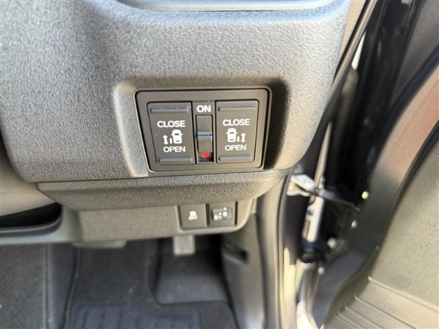 ホンダセンシング標準装備です。