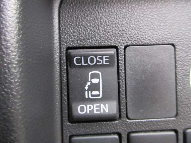 左側電動スライドドア