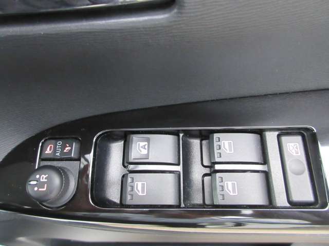 電動格納式ドアミラースイッチ