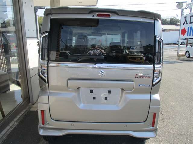 【全車メーカー保証付販売】最長5年もしくは10万キロのメーカー保証付での販売です！乗り出し後は当店にてアフター保証対応OK！遠方の方は、最寄りのディーラー店で対応可！当店は全車「安心ロング保証付」販売です