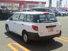 サービス充実の平川燃料グループ、カーワールド荒尾店スタッフ一同が新車・中古車・車検・修理・保険まで、お客様にご満足いただけるご接客・ご対応を目指します。