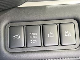 【両側パワースライドドア】スマートキーや運転席のスイッチで後席両側スライドドアの開閉が可能♪電動だから力を入れてドアを開ける必要が無く、小さなお子様でも簡単に開け閉めでき快適です♪