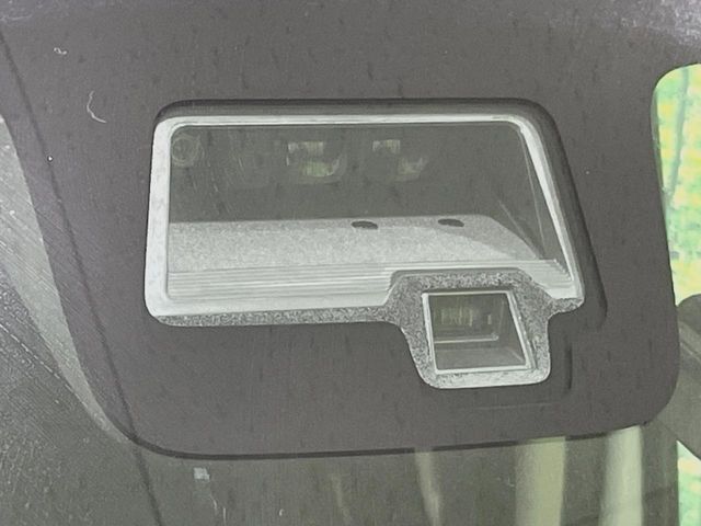 【スズキ　セーフティサポート】走行中に前方の車両等を認識し、衝突しそうな時は警報とブレーキで衝突回避と被害軽減をアシスト。より安全にドライブをお楽しみいただけます。