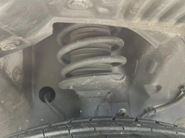 お車を安心してお乗りいただく為には、足回りの定期点検が欠かせません。サービスサポート（有償保証）では無料点検もご提供しており、安心のカーライフをお過ごしいただけるサポート体制が整っています。