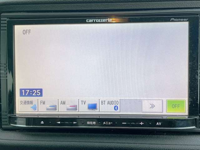 カーナビの移送をお考えでしたら、ご相談ください。近年はブルートゥース、オーディオパネル装着が多いです。
