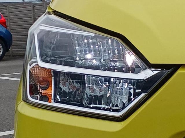 WECARSの展示場では実際に見て、触ってお車をお選びいただけます！知識の豊富な営業スタッフが様々なカーライフをご提案いたします！