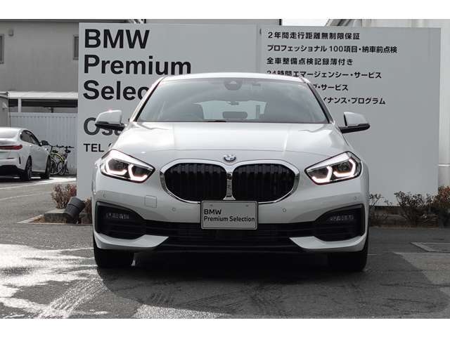 BMWの代名詞の【キドニーグリル】グリルが腎臓のように見えるので【キドニー】と呼ばれるようになりました。一目見ただけでBMWであると認識できる確固たるアイコンとして存在感を放ちます。