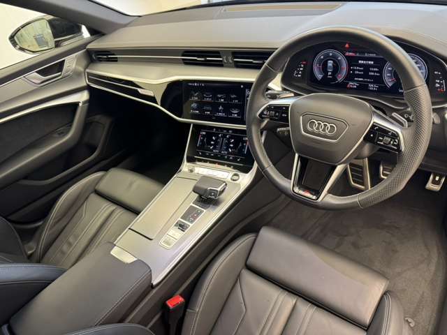 徹底した納車整備を施して上質なコンディションでお客様にお届けするのがAudi認定中古車。充実した保証やサポートで安心してお乗りいただけます。「Audiが2度認めたAudi」、それがAudi認定中古車です。