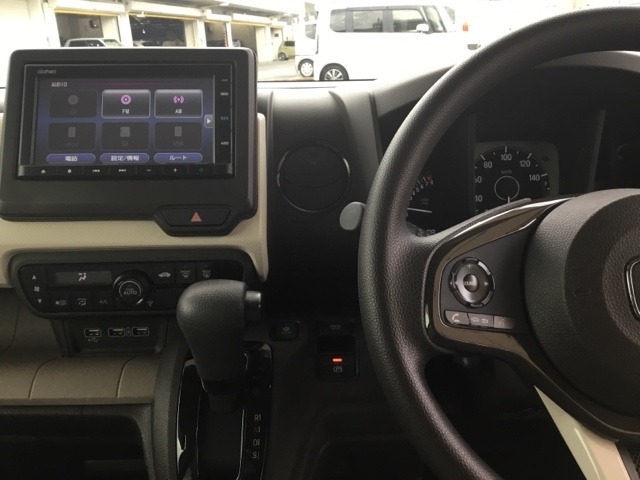 ドライブの必需品。見やすい・使いやすいHonda純正のメモリーナビを搭載。