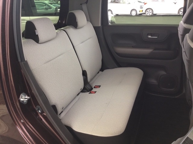 リア席ゆったり乗れます。