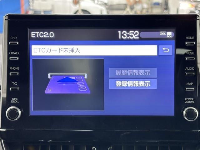 ナビ画面に連動したETCを装備しています。　過去に利用した利用料金も一目で分かって、とっても便利です。　ETCの抜き忘れ、挿し忘れも警告してくれるので安心ですね。