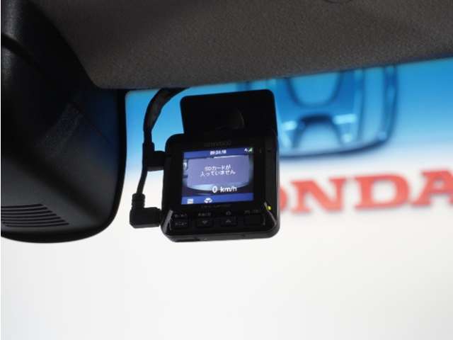 ◆ドライブレコーダー◆映像・音声などを記録する自動車用の装置です。　もしもの事故の際の記録はもちろん、旅行の際の思い出としてドライブの映像を楽しむことができます。
