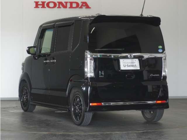 認定中古車では、厳しいHonda認定基準をクリアした厳選されたHonda認定中古車のみ、取り扱っております。「ご購入前の安心」「納車後の信頼」を車両と一緒に提供しております。