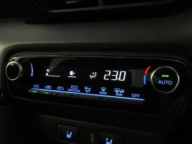 簡単操作で車内を快適、適切な温度にしてくれるオートエアコン。