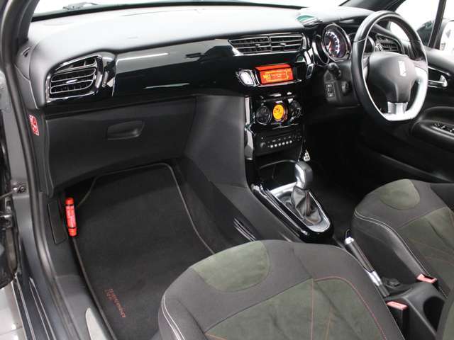限定車　専用シート　17インチアルミホイール　HIDライト　オートライト　LEDテールランプ　純正オーディオ　Bluetooth　ETC　クルコン　アクティブシティブレーキ