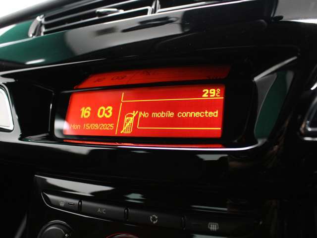 限定車　専用シート　17インチアルミホイール　HIDライト　オートライト　LEDテールランプ　純正オーディオ　Bluetooth　ETC　クルコン　アクティブシティブレーキ