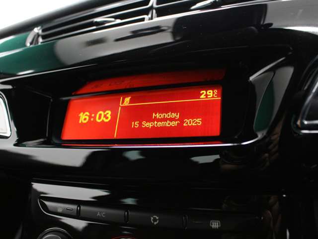 限定車　専用シート　17インチアルミホイール　HIDライト　オートライト　LEDテールランプ　純正オーディオ　Bluetooth　ETC　クルコン　アクティブシティブレーキ