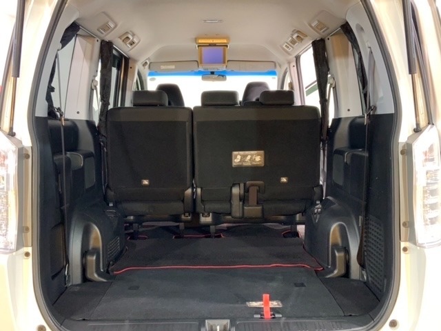 3列目シートを格納すればラゲッジスペースを更に広く使えます。