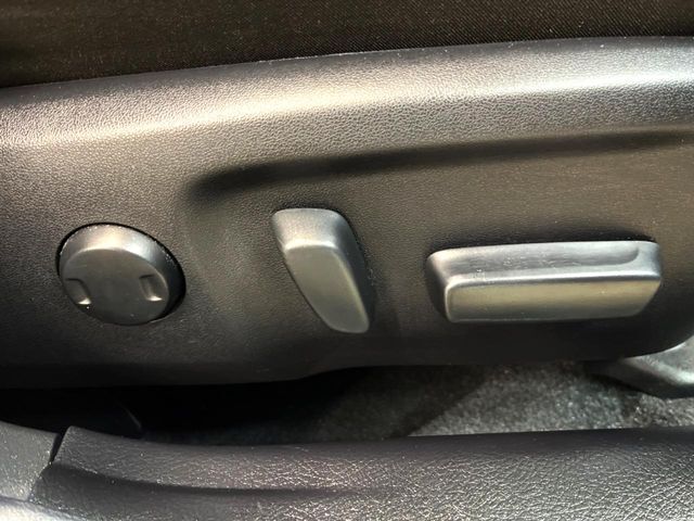 【パワーシート】スイッチ一つで簡単にシートの微調整が可能！電動だから力もいりません！快適なシートポジションにセットして、快適なドライブをお楽しみください。