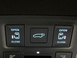 【パワーバックドア】スマートキーや運転席のボタンを押すだけでリアゲートが自動で開閉します！荷物を持っている時や、高い位置にあるバックドアを閉める際に便利な機能です♪