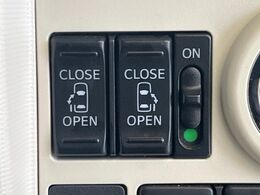 【両側パワースライドドア】スマートキーや運転席のスイッチで後席両側スライドドアの開閉が可能♪電動だから力を入れてドアを開ける必要が無く、小さなお子様でも簡単に開け閉めでき快適です♪