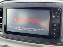 【純正ナビ】人気の純正ナビを装備。オーディオ機能も充実しており、Bluetooth接続すればお持ちのスマホやMP3プレイヤーの音楽を再生可能！毎日の運転がさらに楽しくなります！！