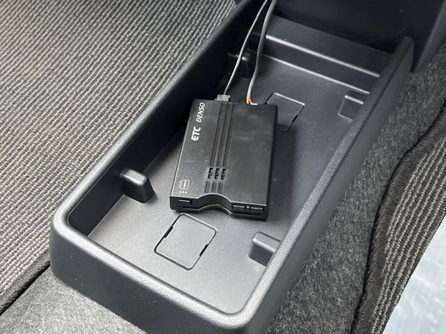 【ETC】高速道路の料金所をストレスなく通過！話題のスポットやサービスエリアに多い「スマートIC」利用時は必須のアイテムです。当店でセットアップを実施、ご納車当日からすぐにご利用いただけます！
