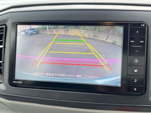 【バックカメラ】駐車時に後方がリアルタイム映像で確認できます。大型商業施設や立体駐車場での駐車時や、夜間のバック時に大活躍！運転スキルに関わらず、今や必須となった装備のひとつです！