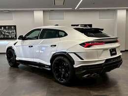 Sport Steering Wheel in Full Alcantara with Dark Chrome Bezel and Red Marker/Optional Stitching on Steering Wheel/Full Electric Front Seats  Ventilation and Massage/Rear Seats Heated