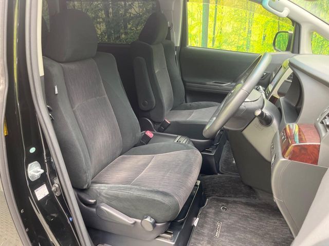 運転席シート廻りは使用感も少なく、良好な状態となっています。丁寧に使われていたことがよくわかりますね。