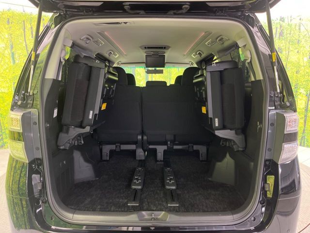 後席を格納すると、これだけの広さが！シーンに合わせたシートアレンジで、大きな荷物も積むことが出来ます♪
