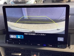 バックカメラも装備しております。車庫入れの苦手なお客様も安心！重宝してくれます！