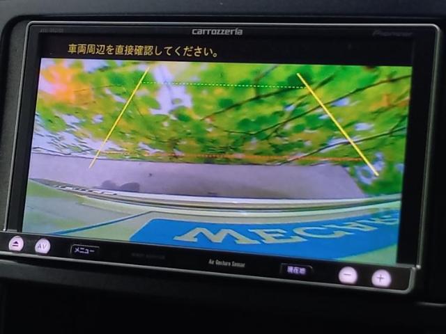 WECARSの展示場では実際に見て、触ってお車をお選びいただけます！知識の豊富な営業スタッフが様々なカーライフをご提案いたします！